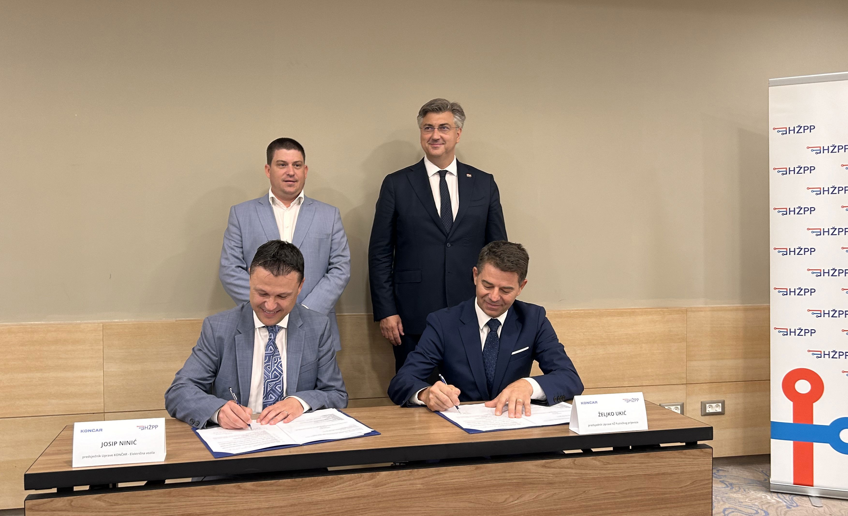 Potpisivanje ugovora2.JPG