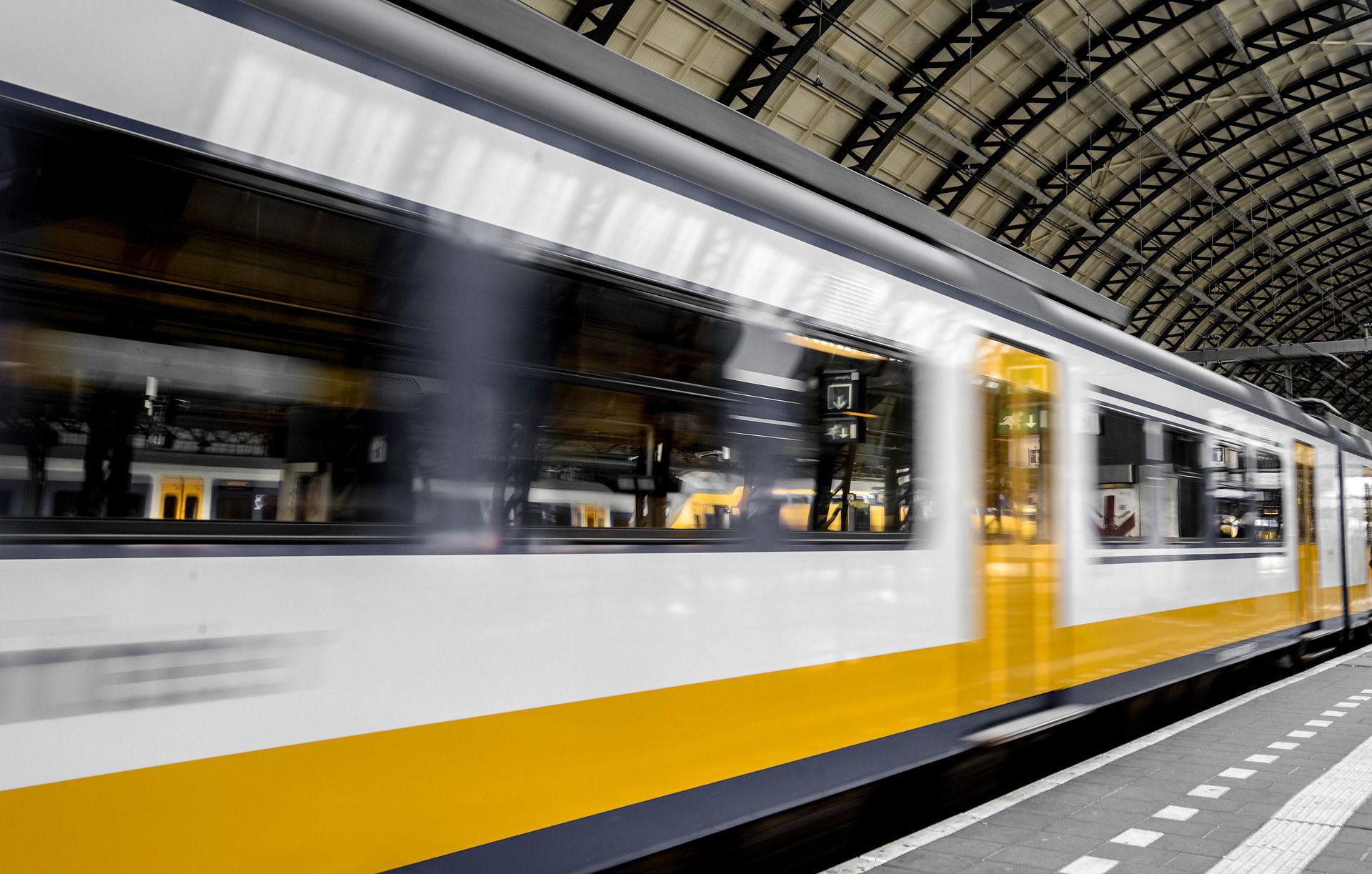 Naslovna Pixabay_train-3714601_1920.jpg